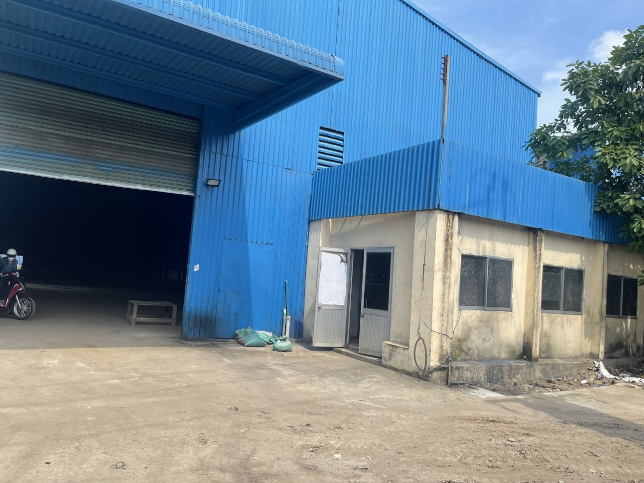 Kho xưởng giá rẻ 2000m2 cho thuê hoặc bán Kcn Hải Sơn, đức hoà đông.