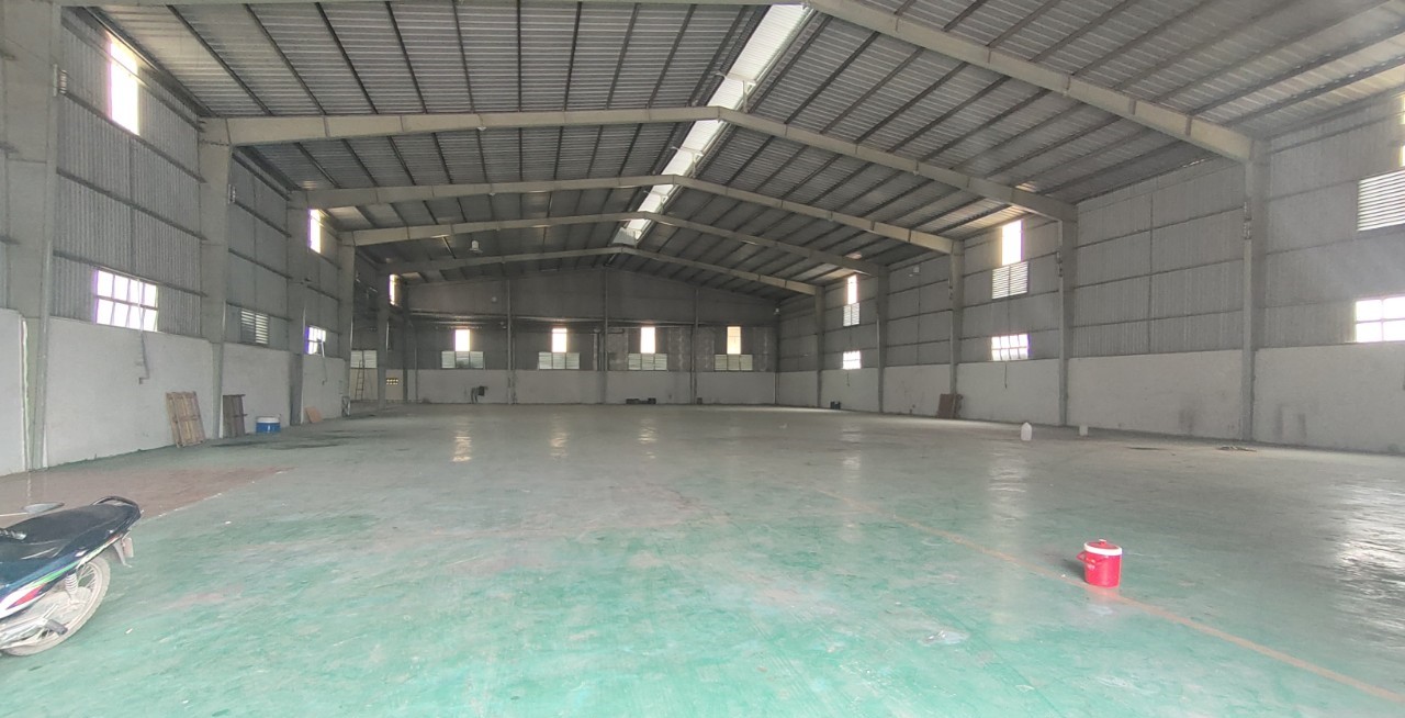 Xưởng mới 1600m2 cho thuê giá rẻ ngoài KCN, huyện Đức Hòa nền epoxy