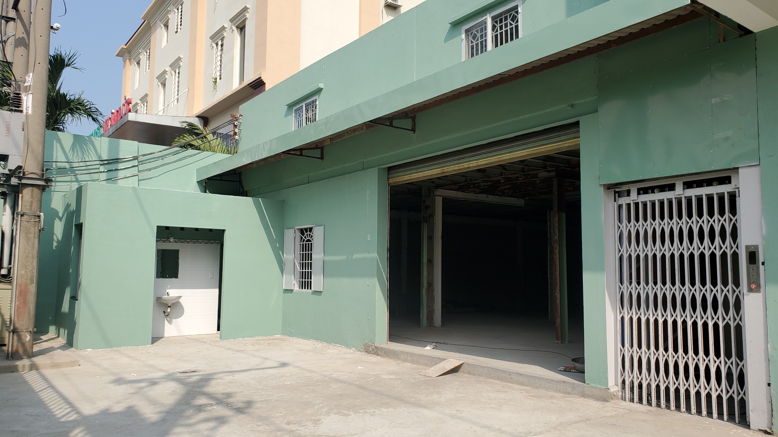 Cho thuê kho xưởng 2100m2 giá rẻ tại Nguyễn Văn Quá, Quận 12
