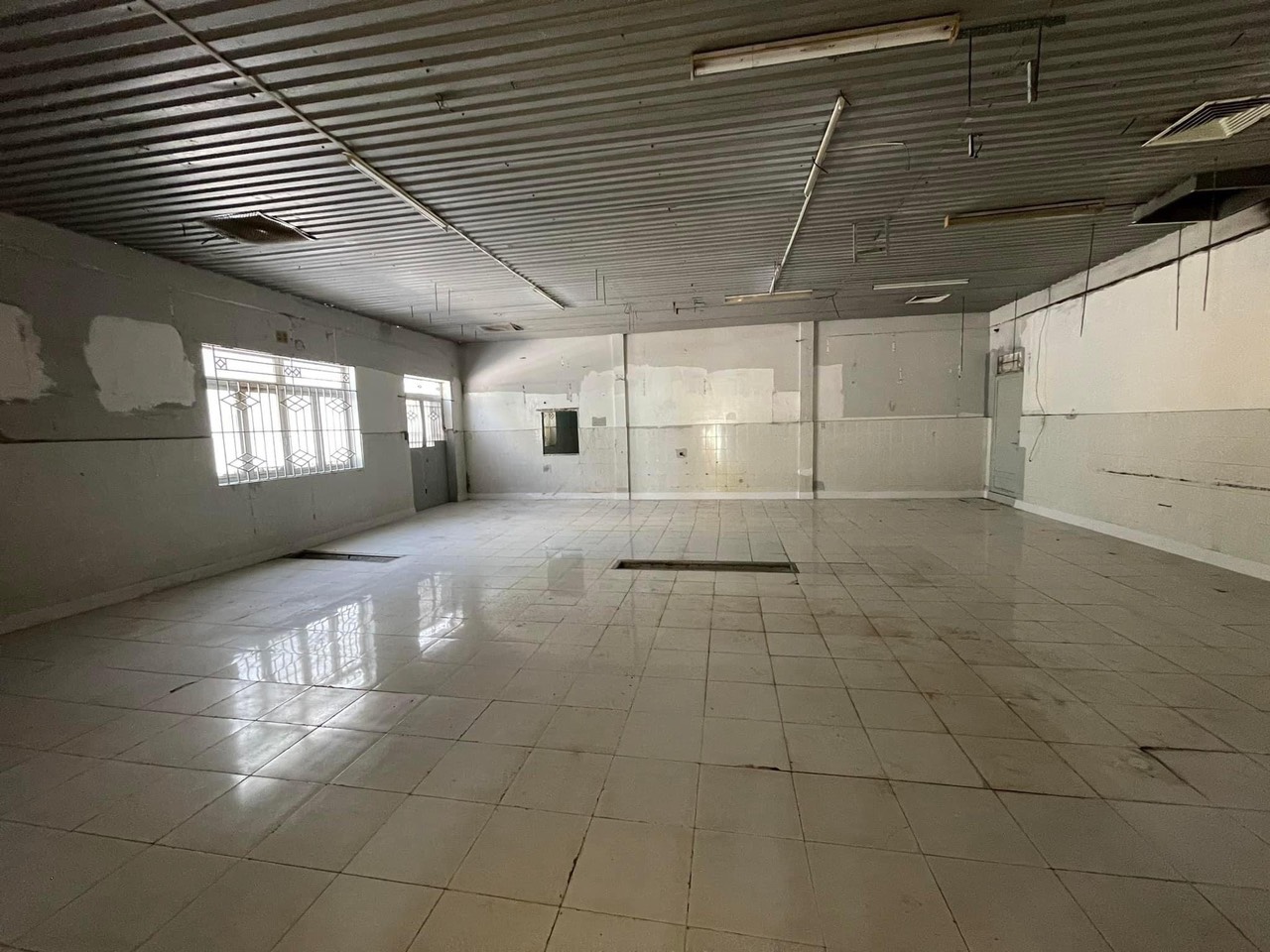 Cho thuê kho xưởng 2400m2 đường TẠ QUANG BỬU Quận 8