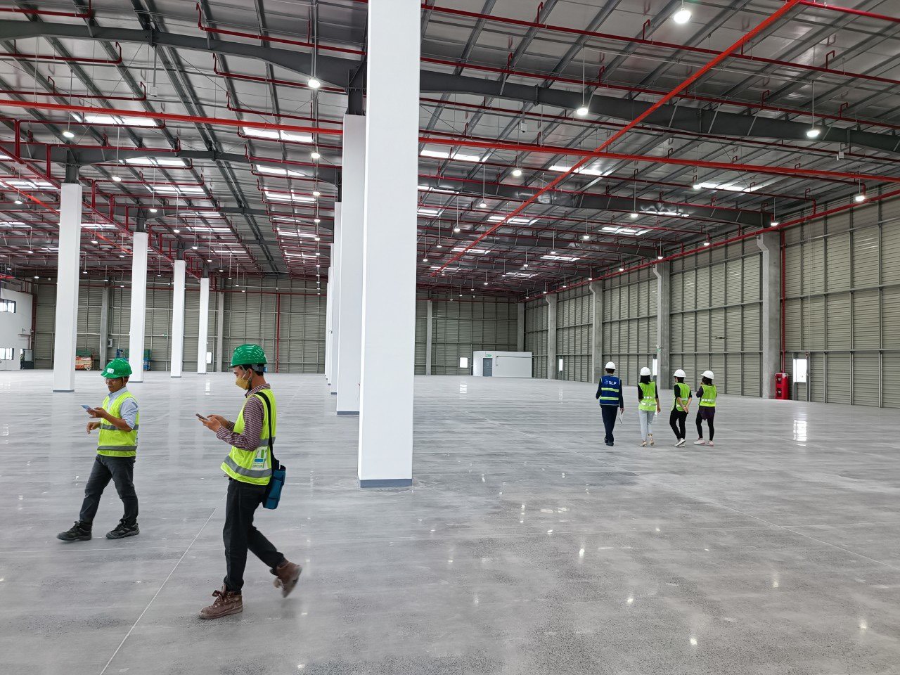 Kho xưởng 1000m2 mới 100% cho thuê kcn Tân Đức Long An