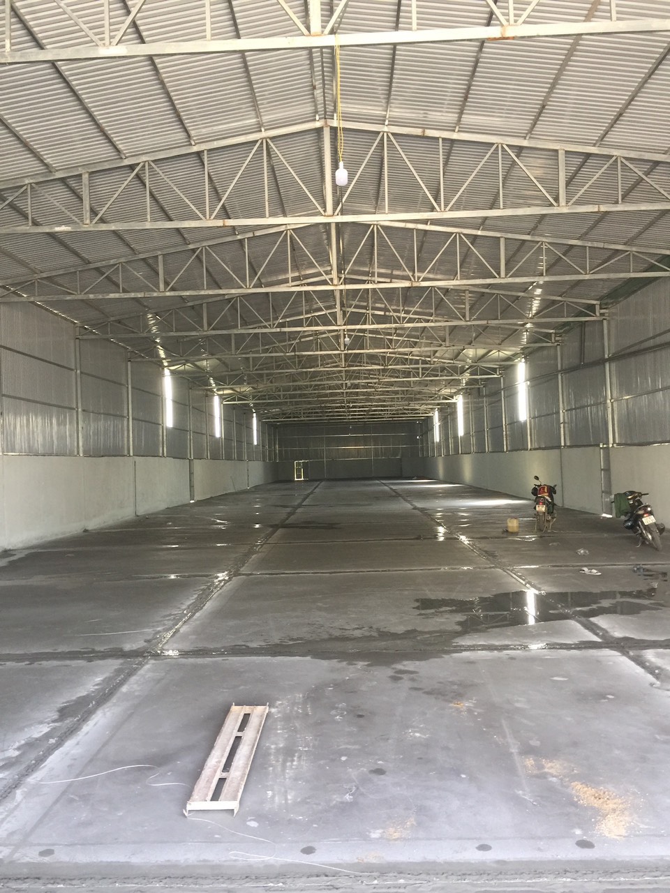 Cho thuê kho 1.300m2 phường Thạnh Lộc, quận 12.