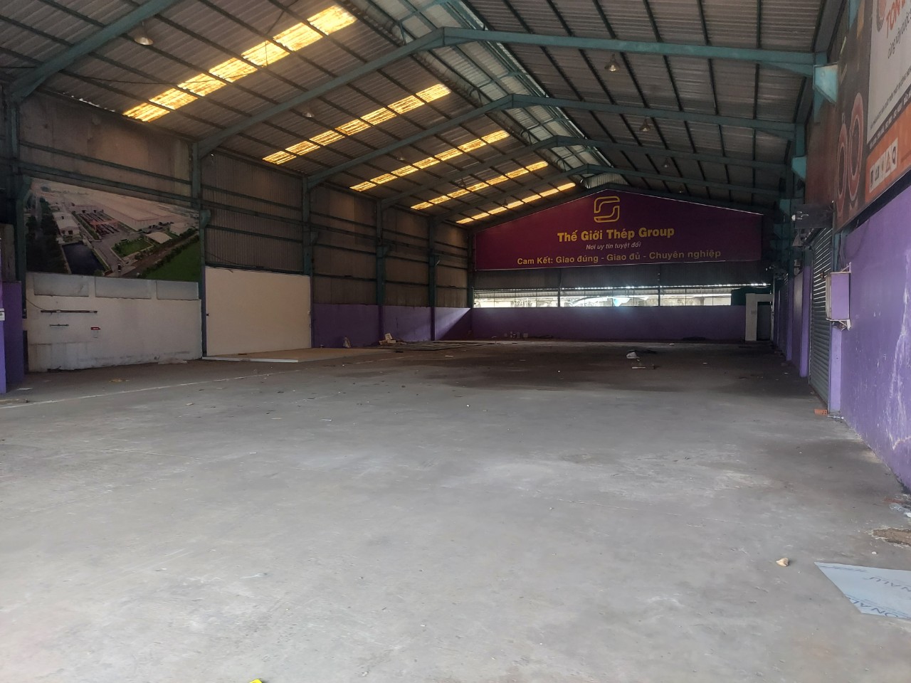Kho xưởng cho thuê 1080m2 góc 2 mặt tiền Quận 12, TP. HCM