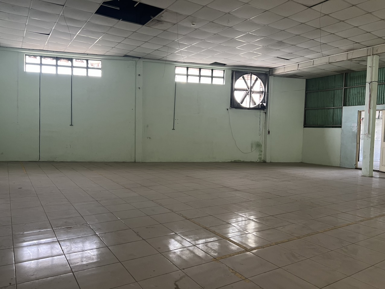 Cho thuê kho xưởng 880m2 phường Phú Trung, quận Tân Phú