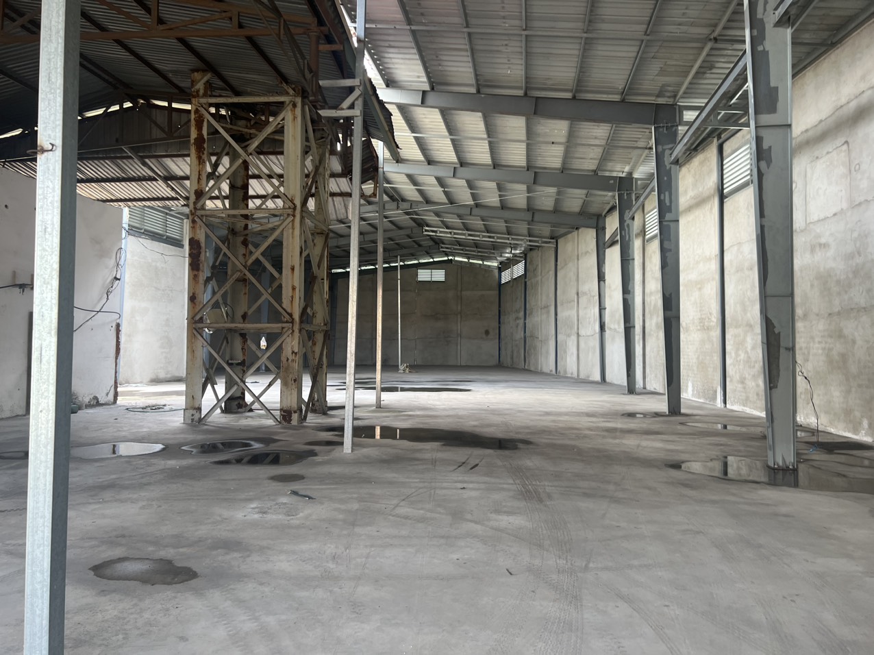 Cho thuê xưởng 1400m2 Mặt tiền quốc lộ 1A, Thạnh Xuân, Quận 12