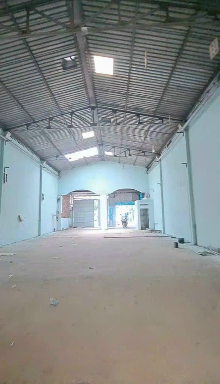 Cho thuê kho 400m2 Tỉnh Lộ 10, ngay vòng xoay Trần Văn Giàu, Bình Tân