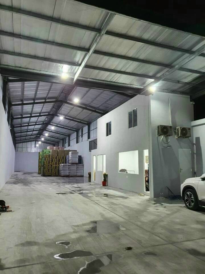 Cho thuê kho 700m2 mặt tiền Dĩ An, Bình Dương
